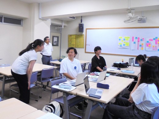 2年生実習前に授業でロールプレイをしています