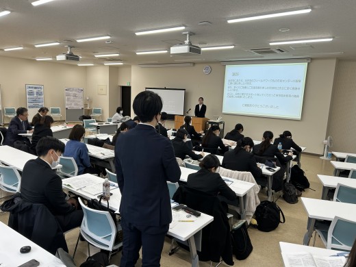 4年生実学臨床教育研究報告会に他学年も参加しています。