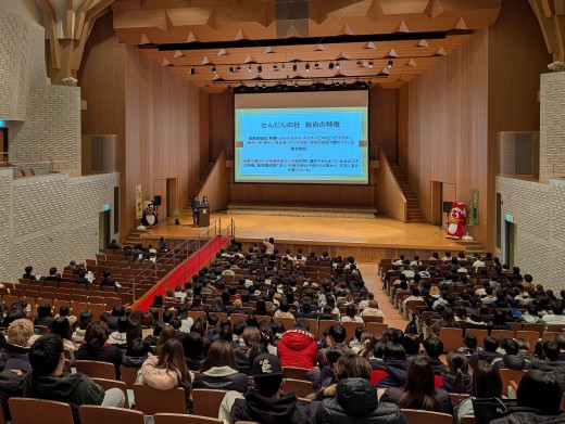 1年生が2年生の「体験実習報告会」に参加しています。