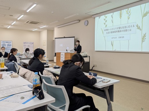 4年生実学臨床教育研究報告をしています。