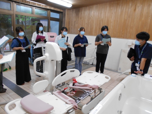 1年生施設見学の様子です