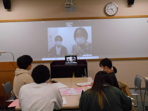 2年生実習施設担当者からオンラインで体験実習事後指導をうけています