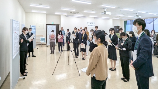 3年生研究構想報告会に他学年も参加している様子です。