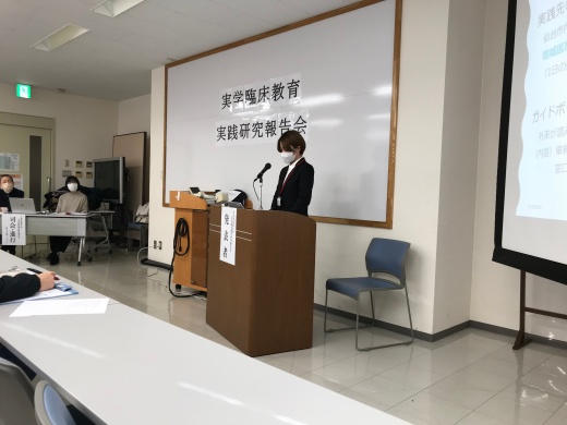4年生実学臨床教育研究報告をしています。