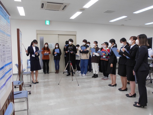 3年生研究構想報告会に他学年も参加している様子です。