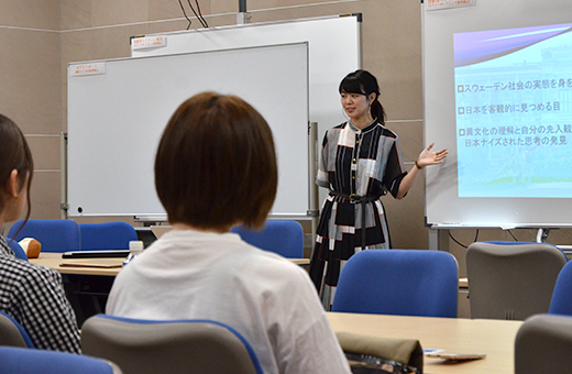 プログラムで留学した東北大学の学生さんが熱心に説明を行ってくれました