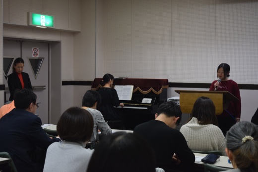言語文化交流推進室が詩の朗読会を開催しました