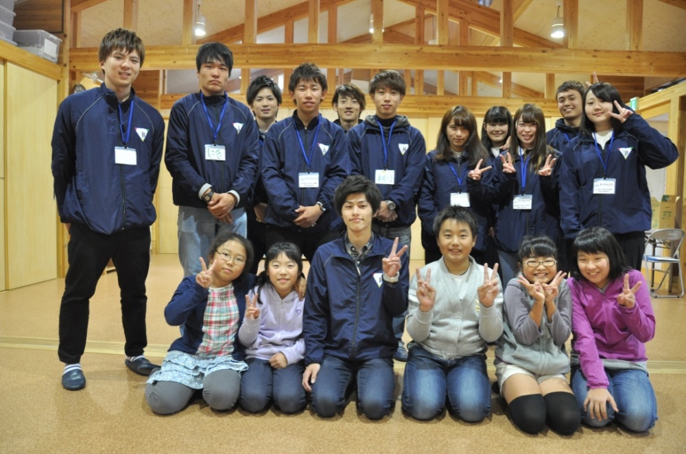 5人の子どもたちと記念撮影