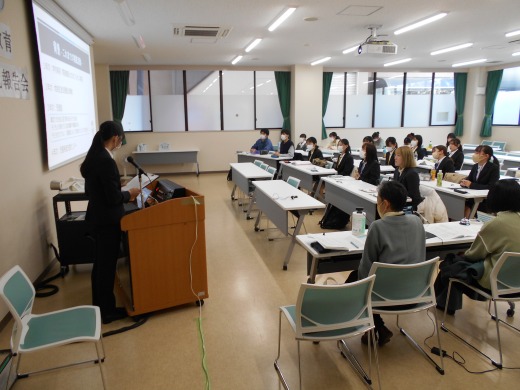 参加者が手にできる「研究要旨集」は1~3年生にとっては財産です