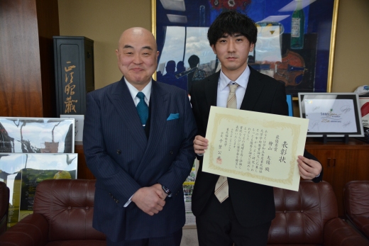 最優秀賞の檜山さん(右)