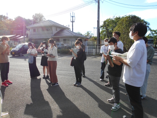 地域との助け合い：放課後等デイサービス、保育園などの外観を見学