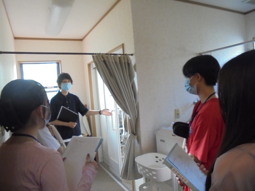 グループホーム：一軒家と同じようだが、配慮された浴室を見学