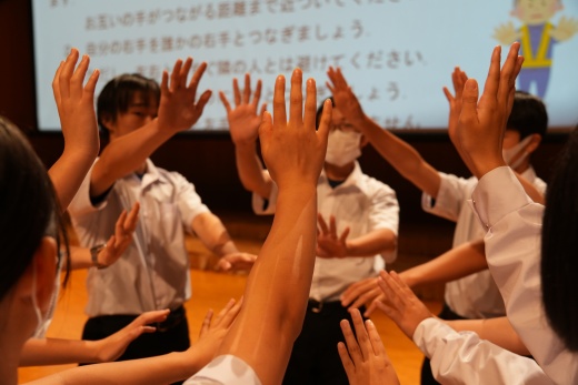 阿部利江先生の模擬講義で「つながる」学びをする原町第三中学校のみなさん