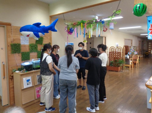 担当職員の方とレクリエーションのまとめと反省会をしました