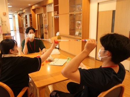 せんだんの館:レクリエーションに向けて学生同士研究を重ねます