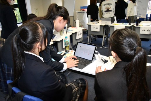 企画を考える生徒たち