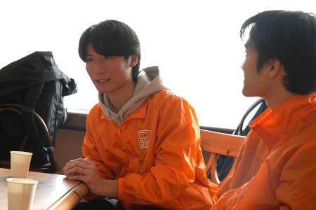 質問に真剣に答える防災レンジャーの丹野さん (PR課撮影)