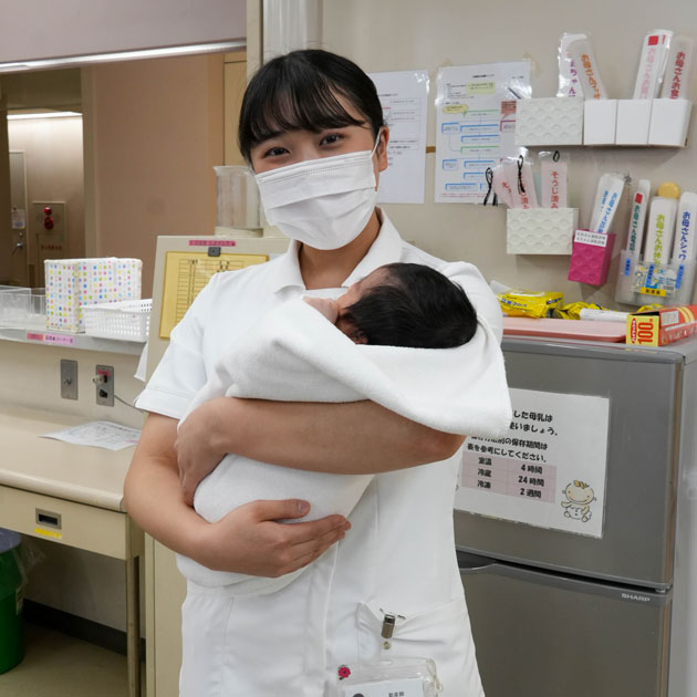 【卒業生の活躍】助産師　保健看護学科2022年度卒業　上木戸美月さん
