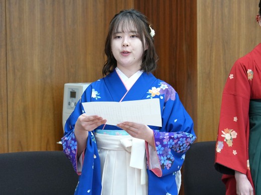 代表で挨拶する相原さん