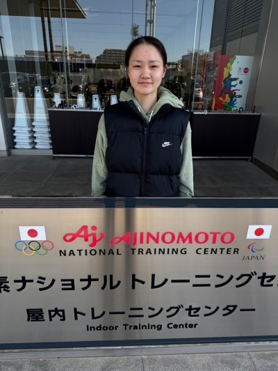 日本代表に内定し笑顔の岡崎さん