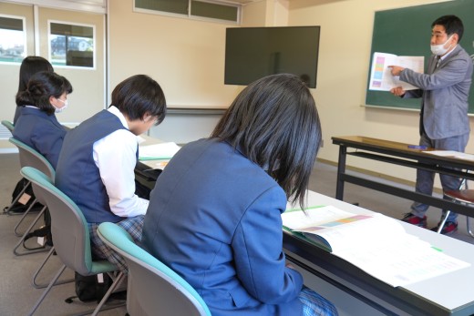 山形県西川中学校4名が校外学習で大学に来てくれました