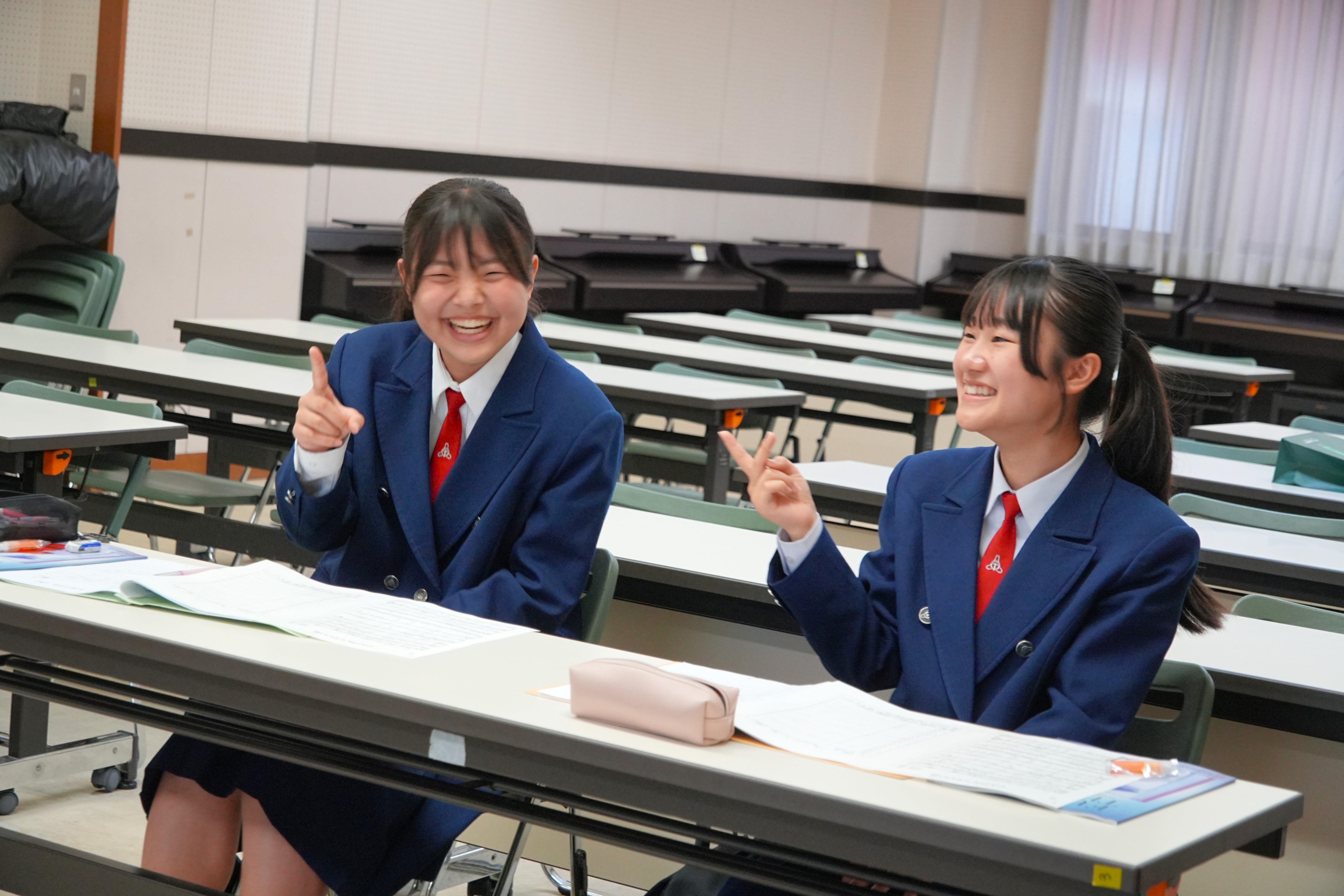 多賀城市立第二中学校の2年生が3グループに分かれて、仙台自主研修で大学に来てくれました