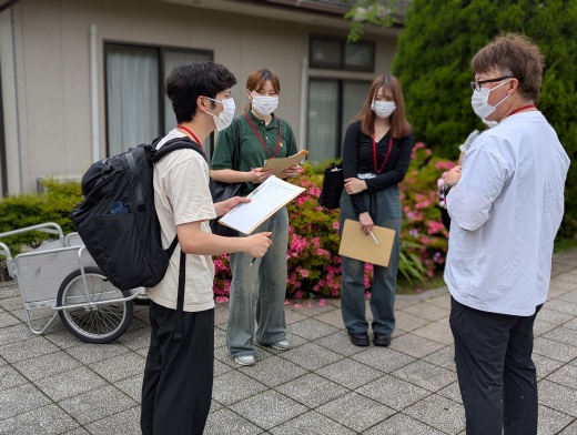 少人数でのグループホーム見学後、質問Timeで丁寧に答えていただきます