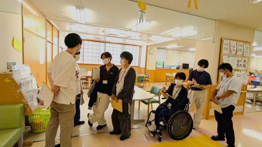 ローテーションの合間にメモの整理や感想を言い合っていました