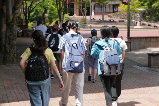 NICO小松島の利用児童12名が学食体験で大学に来てくれました