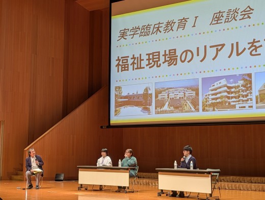 けやきホールの壇上でお話しするのは初めてで緊張しながらの自己紹介