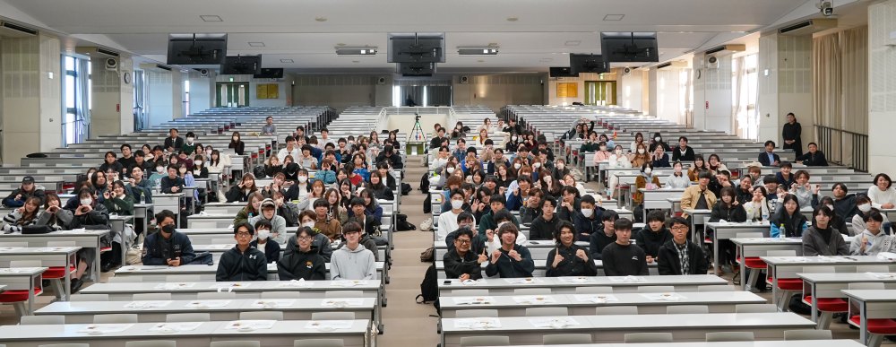 講師(最前列中央)と参加者で記念撮影