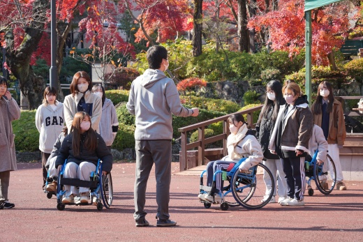 車いすを用いた授業（中澤雅晴さん撮影）