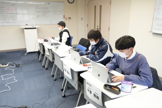 3日間を振り返る3人（遠藤雅直さん撮影）