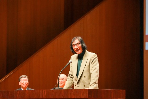 渡辺信英様　体育会の昔話に会場は和やかな雰囲気でした