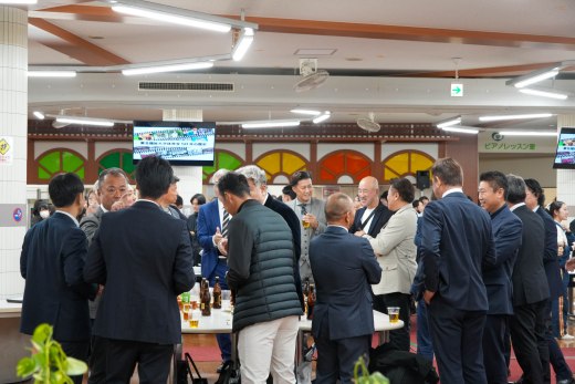 懇親会は181ホール（学食）で行われました