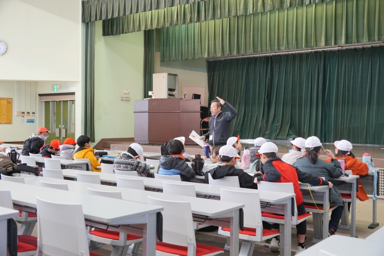 国見小学校2年生 22名が生活科の「まちたんけん」で国見キャンパスに来てくれました！