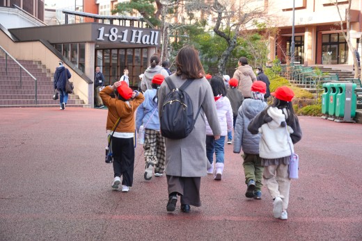 181ホール学生食堂へ向かいます