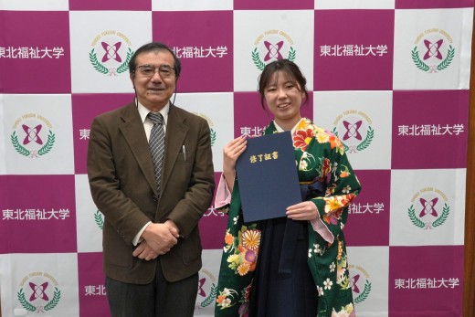 黒須さんと論文指導教員髙橋誠一先生