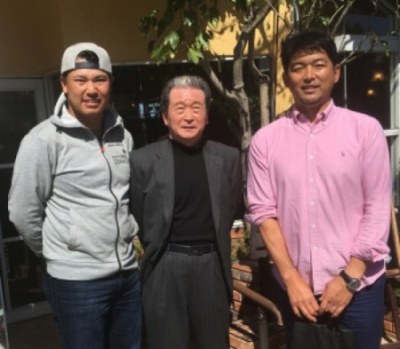 共通の恩師・大竹副学長を囲む松山選手と斎藤氏