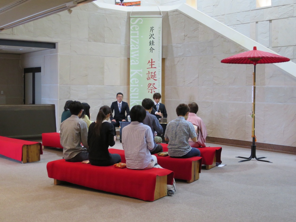 最終日は茶道部さくら会によるお茶会を開催。茶会のテーマは「幕開け」でした