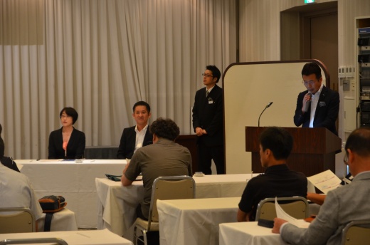 全体会に臨んだ下山田副部長(左端)と右隣は関川副センター長