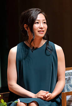 卒業生のバレーボール女子元日本代表・佐藤あり紗さんが後輩にエール／令和元年度体育会入会式
