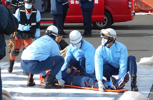 仙台市集団災害救助訓練に救急救命士課程学生30人が参加 東北福祉大学 仙台市集団災害救助訓練に救急救命士課程学生30人が参加 東北福祉大学