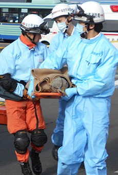 仙台市集団災害救助訓練に救急救命士課程学生30人が参加