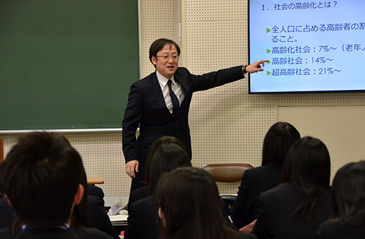 模擬講義を行った社会福祉学科・石附准教授