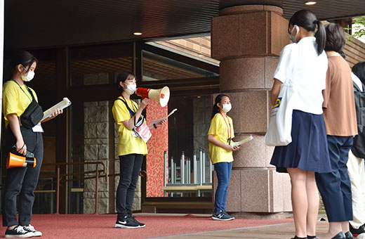 オープンキャンパスクラブ学生によるキャンパスツアー