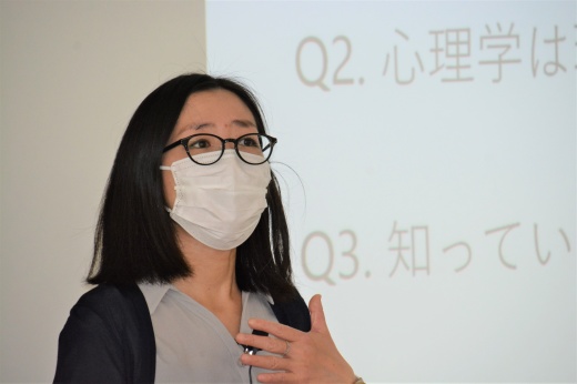 福祉心理学科を紹介する担当教員