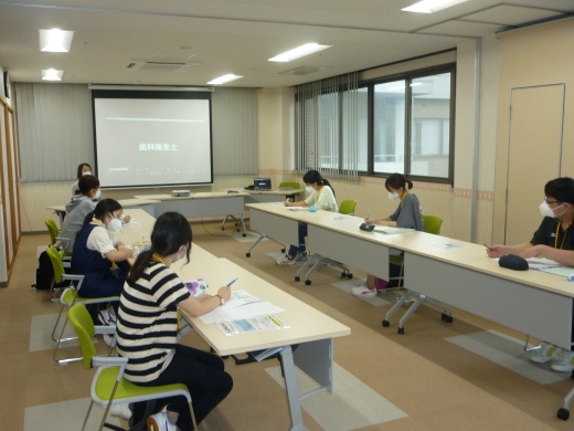 専門職の仕事内容について質疑応答