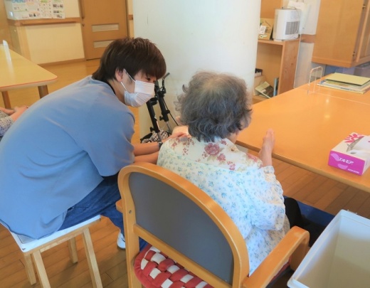 利用者様のお話に耳を傾ける