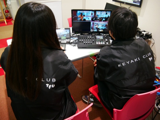 けやきクラブの学生も照明演出や映像収録に参加しました。